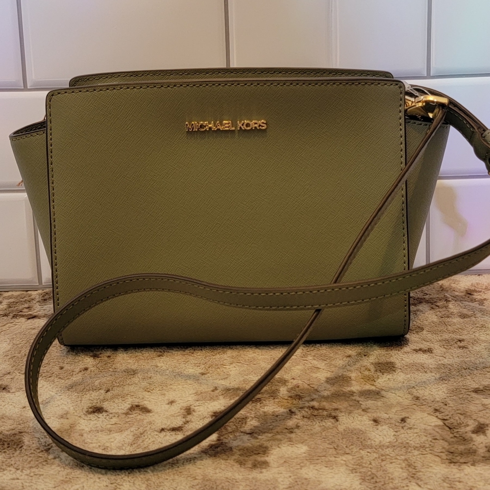 Michael Kors crossbody purse